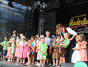 Am Sonntag dann mit vielen Kindern, die auch auf die Bühne durfen mit den Haderlumpen (©Foto: Martin Schmitz)